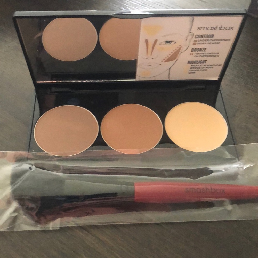 Smashbox step by step contour kit new in box.